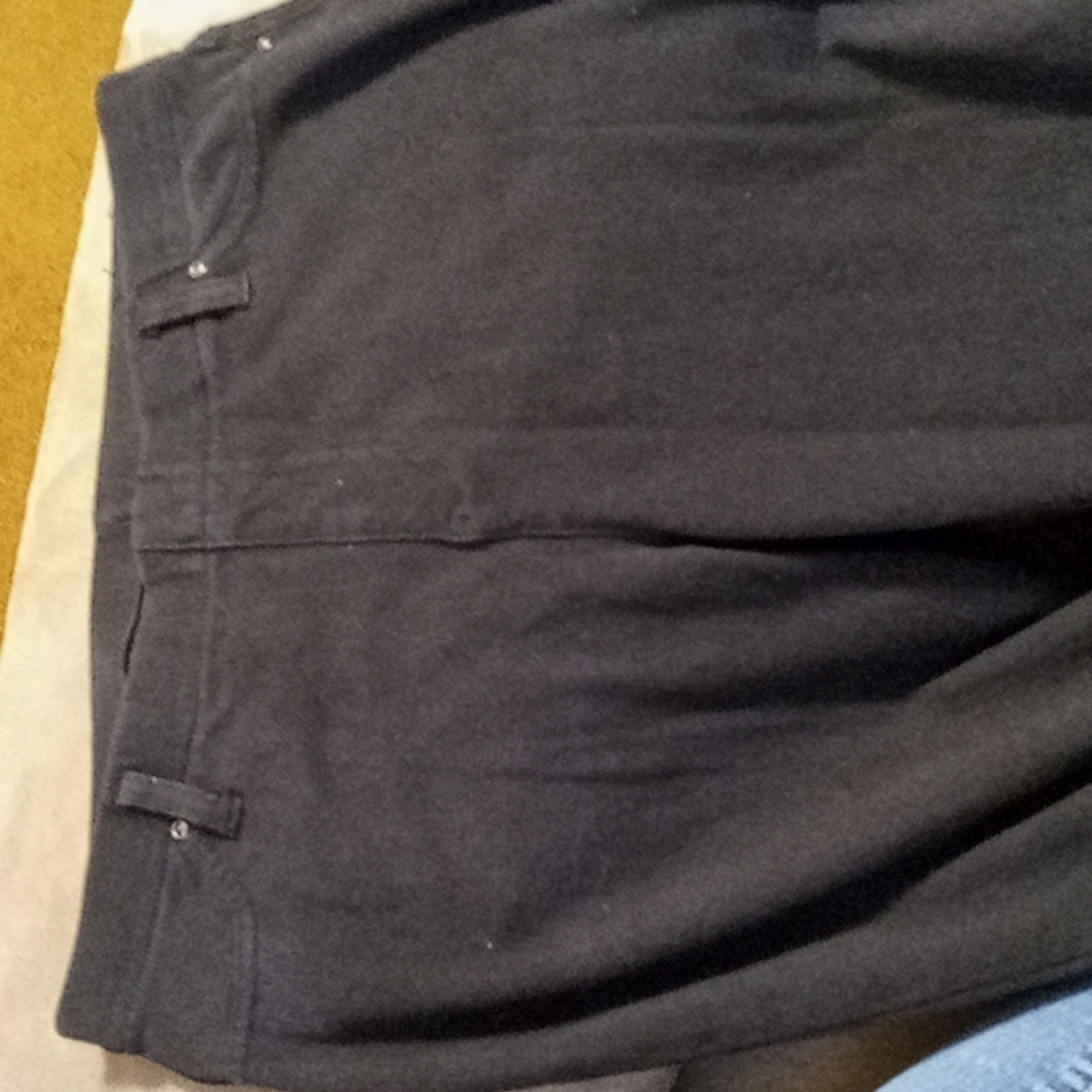 Time and Tru black capris